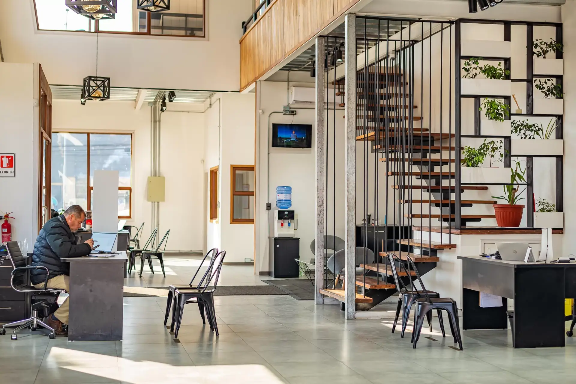 vista interior de la sala de venta vista interior de la sala de venta