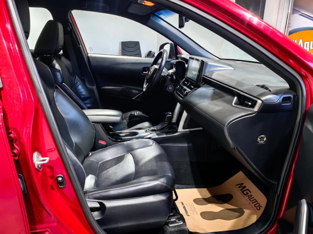 Toyota Corolla Cross — foto 11 de 15