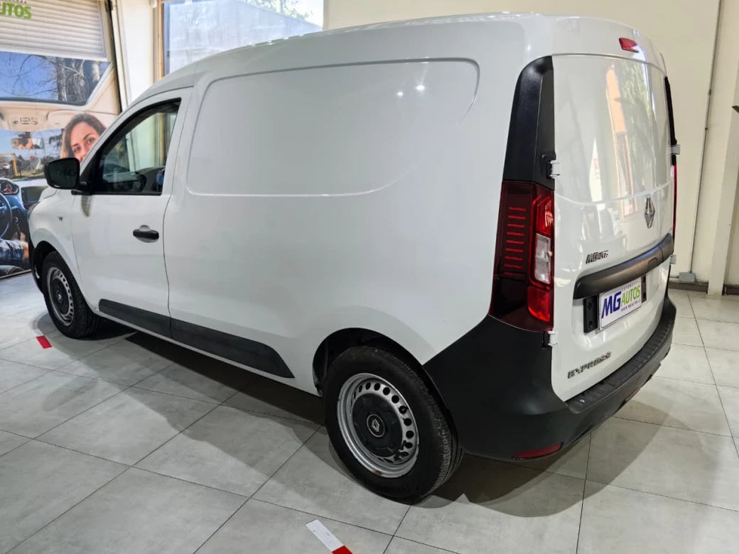 Renault Express — foto 10 de 11