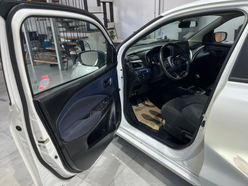 Suzuki New Baleno Gls Hb — foto 4 de 19
