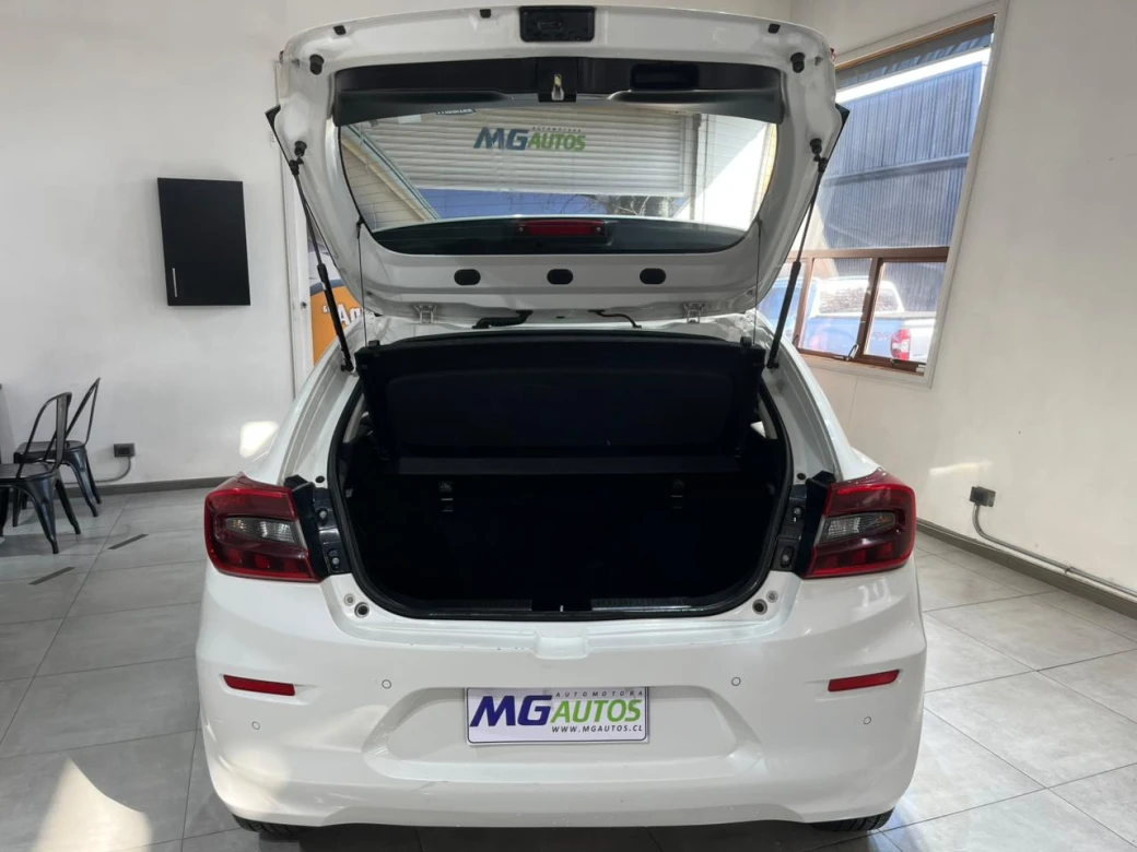 Suzuki New Baleno Gls Hb — foto 16 de 19