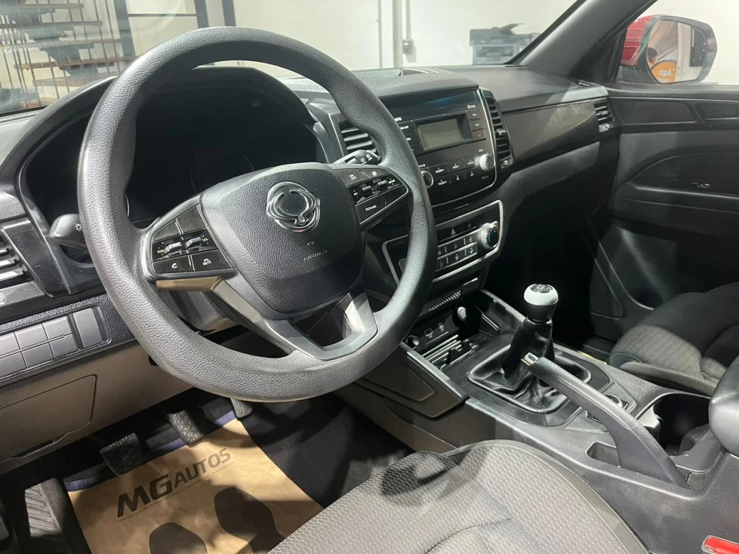 SsangYong Grand Musso — foto 2 de 20