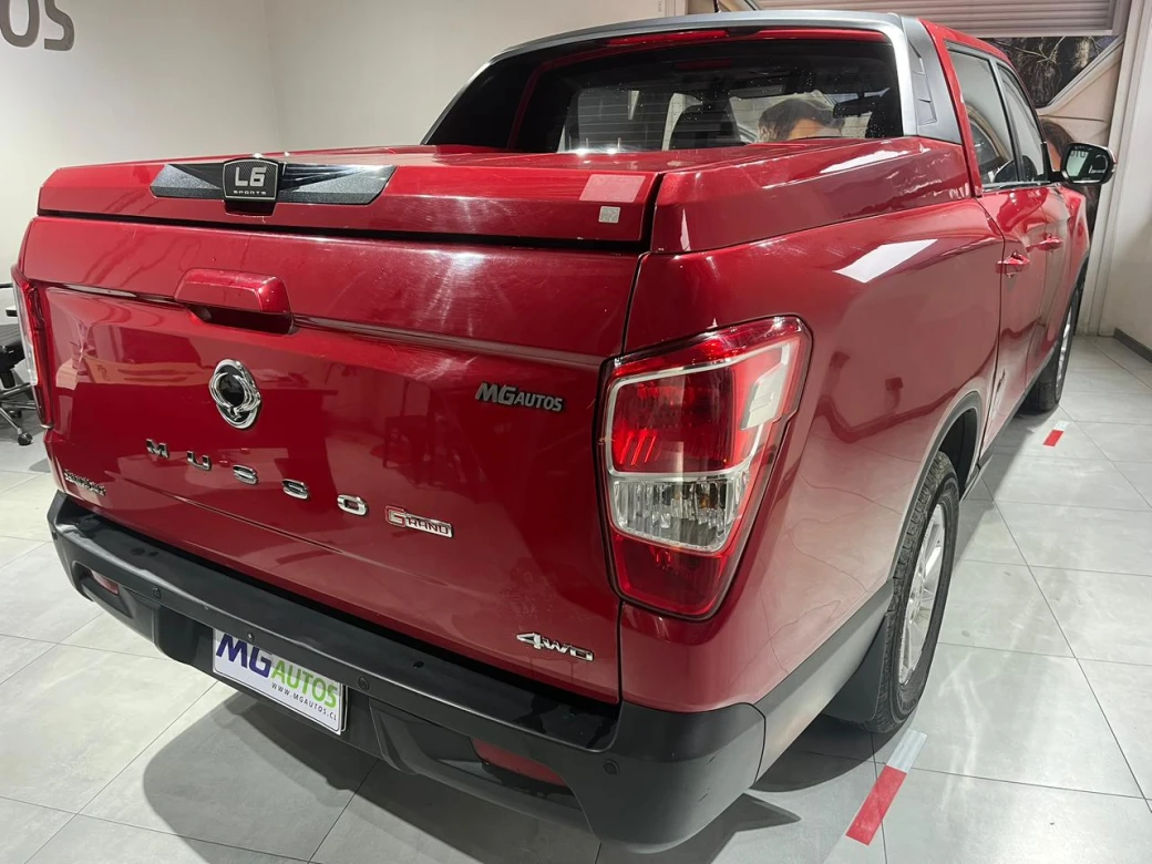 SsangYong Grand Musso — foto 3 de 20