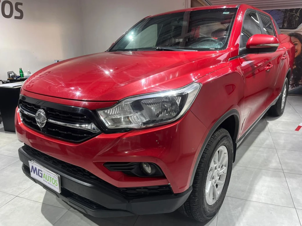 SsangYong Grand Musso — foto 4 de 20
