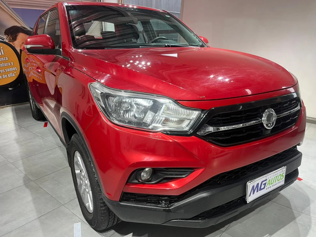 SsangYong Grand Musso — foto 8 de 20