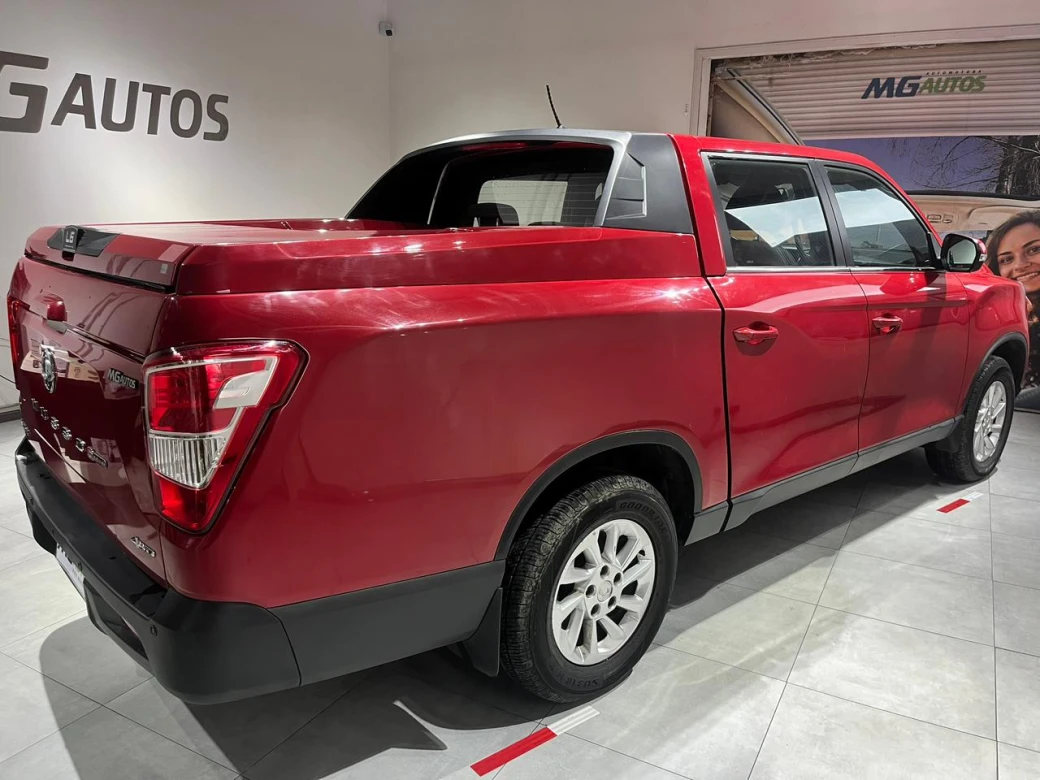 SsangYong Grand Musso — foto 9 de 20