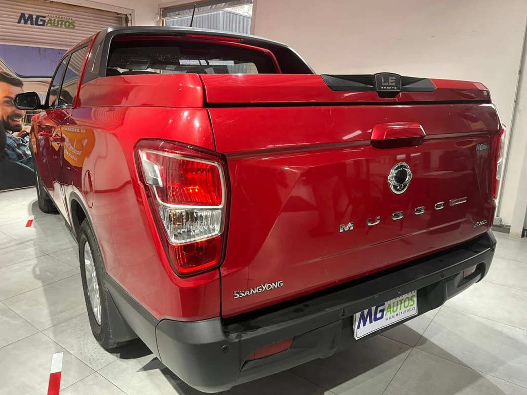 SsangYong Grand Musso — foto 12 de 20