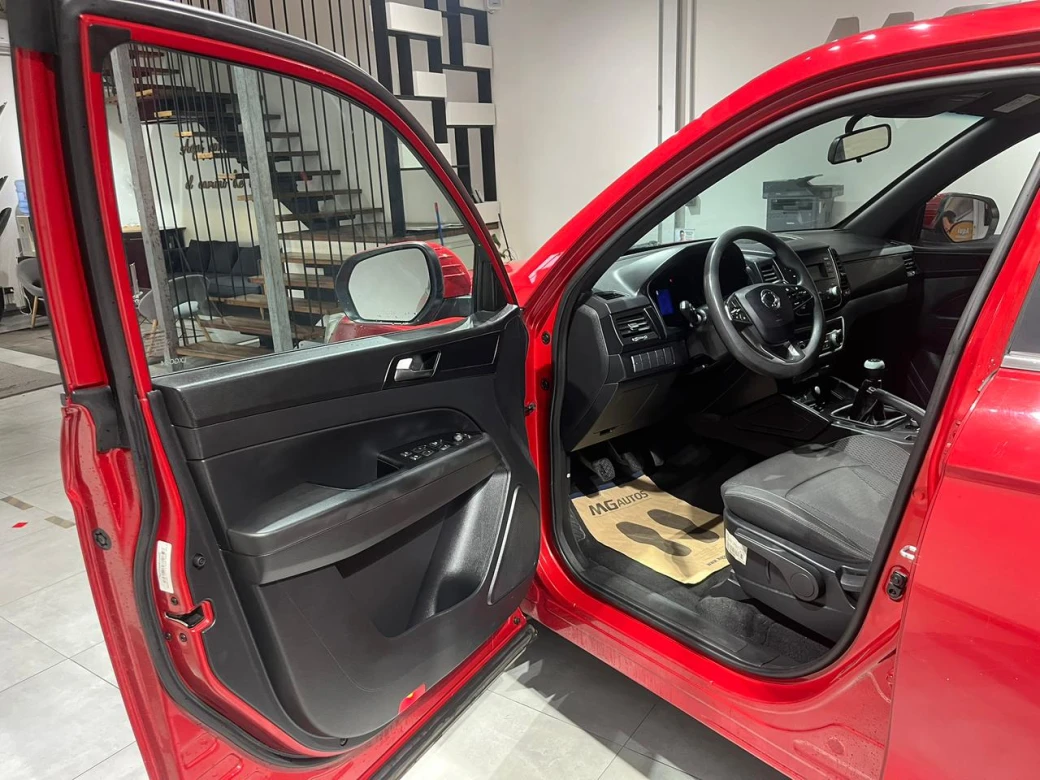 SsangYong Grand Musso — foto 17 de 20