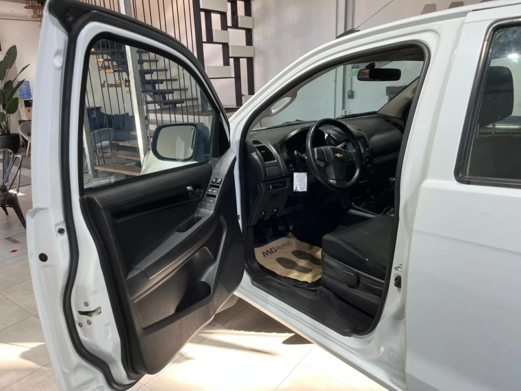 Chevrolet D Max — foto 8 de 20