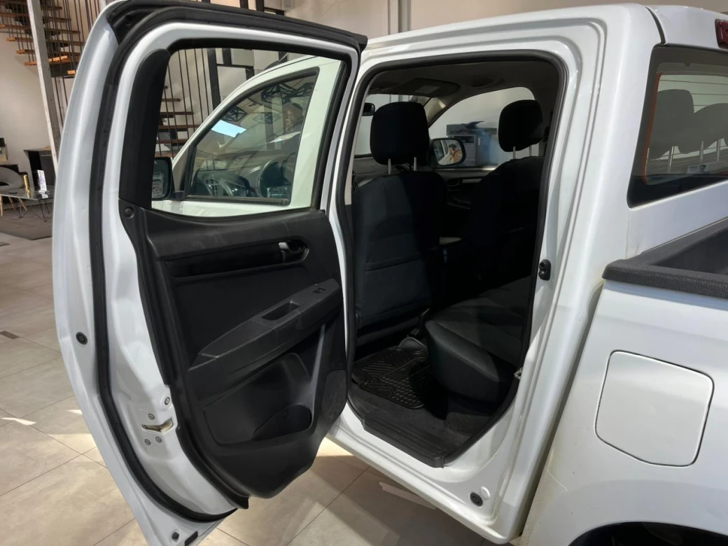 Chevrolet D Max — foto 15 de 20