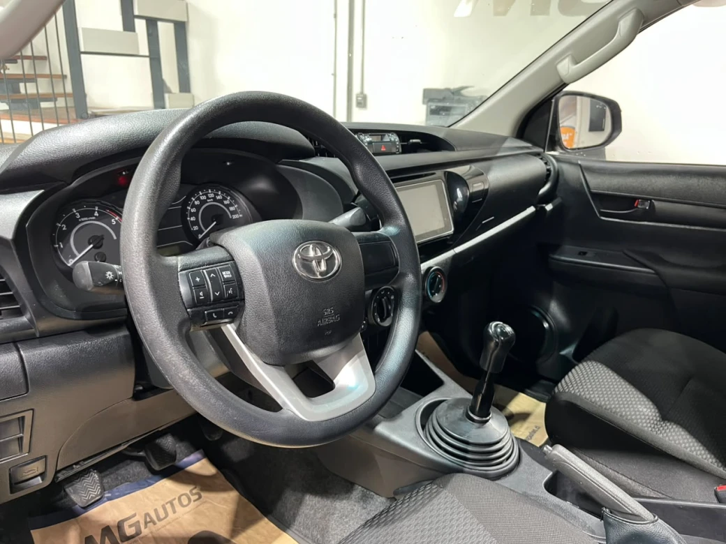 Toyota Hilux D Cab — foto 5 de 38