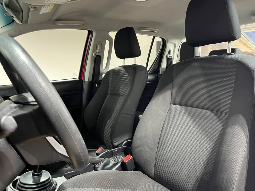 Toyota Hilux D Cab — foto 6 de 38