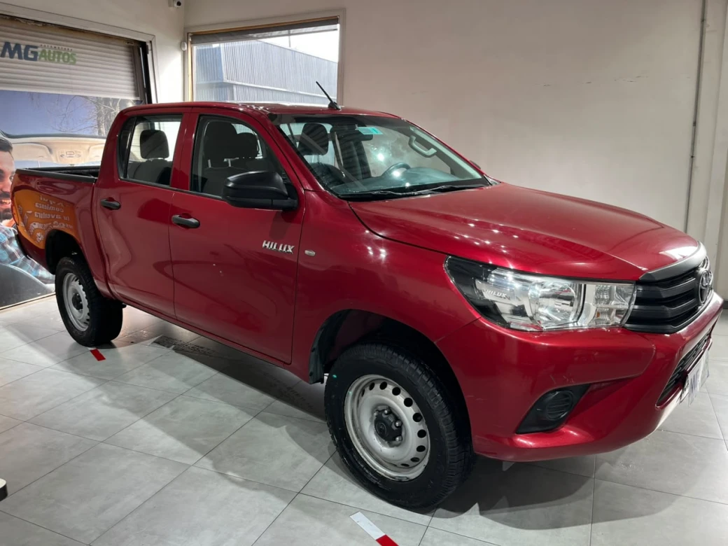 Toyota Hilux D Cab — foto 9 de 38