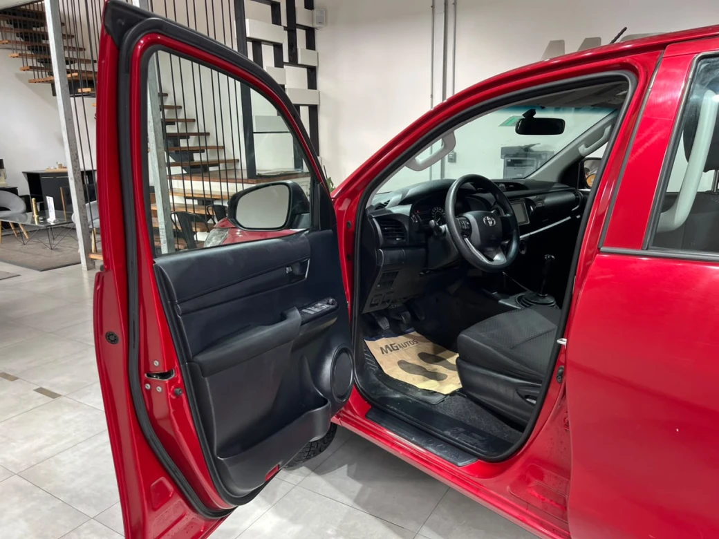 Toyota Hilux D Cab — foto 11 de 38