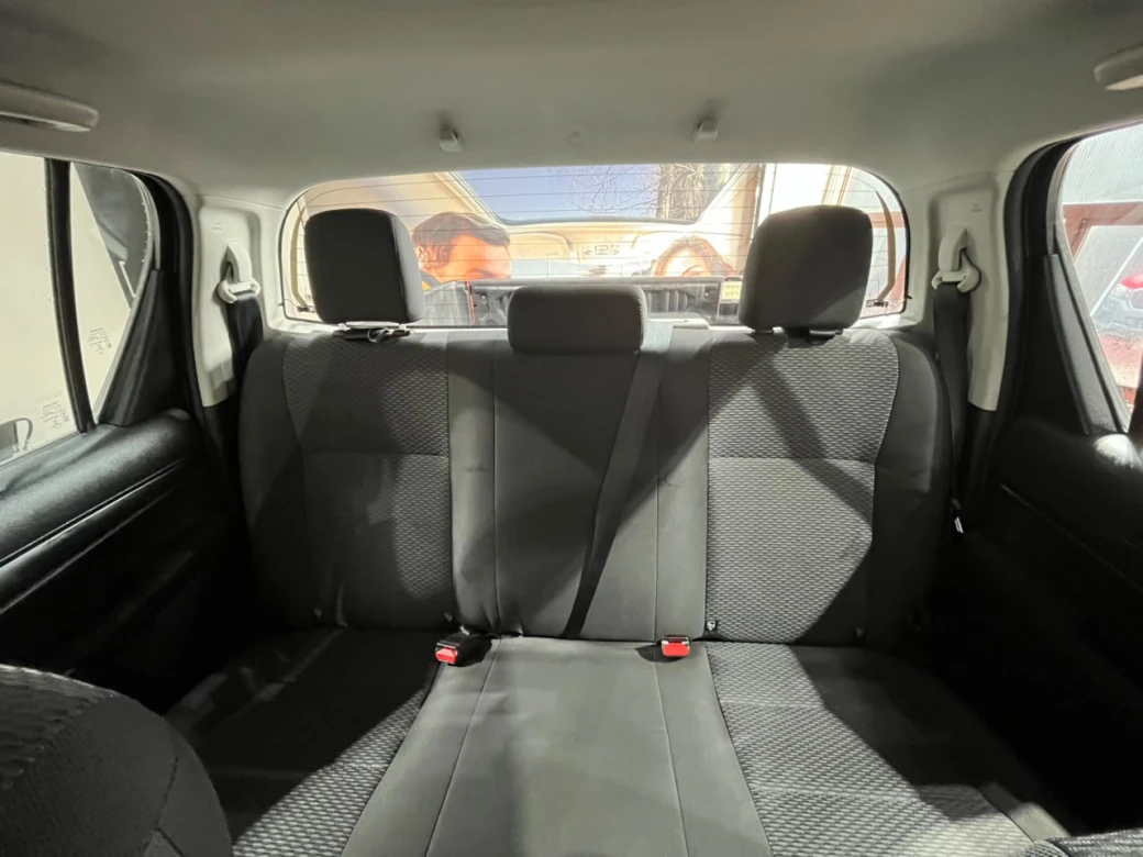 Toyota Hilux D Cab — foto 14 de 38