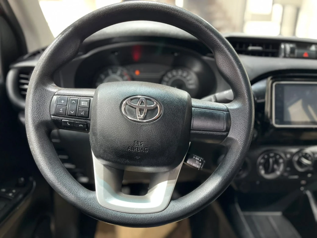 Toyota Hilux D Cab — foto 15 de 38
