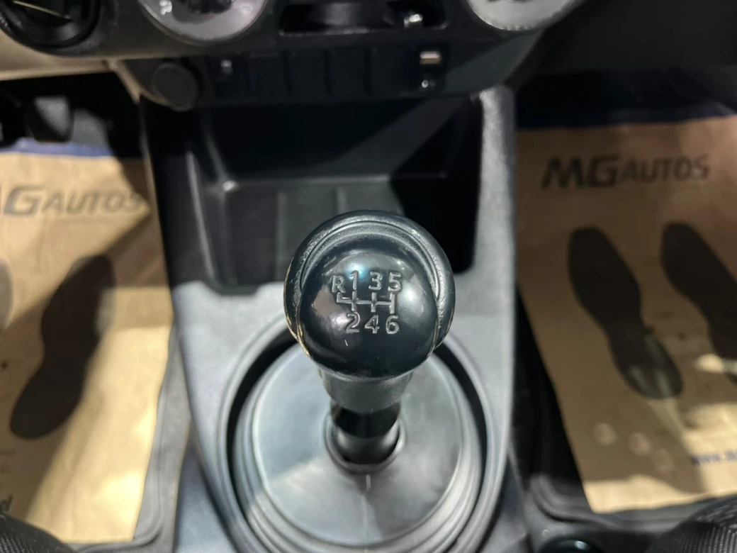 Toyota Hilux D Cab — foto 17 de 38