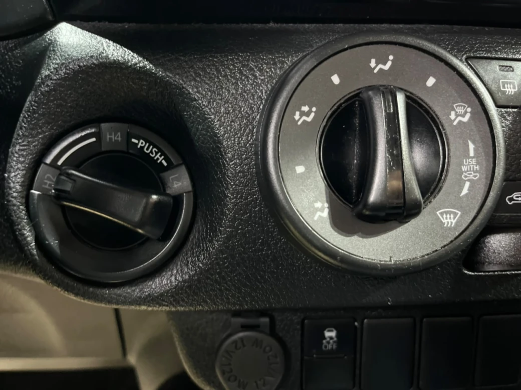 Toyota Hilux D Cab — foto 24 de 38