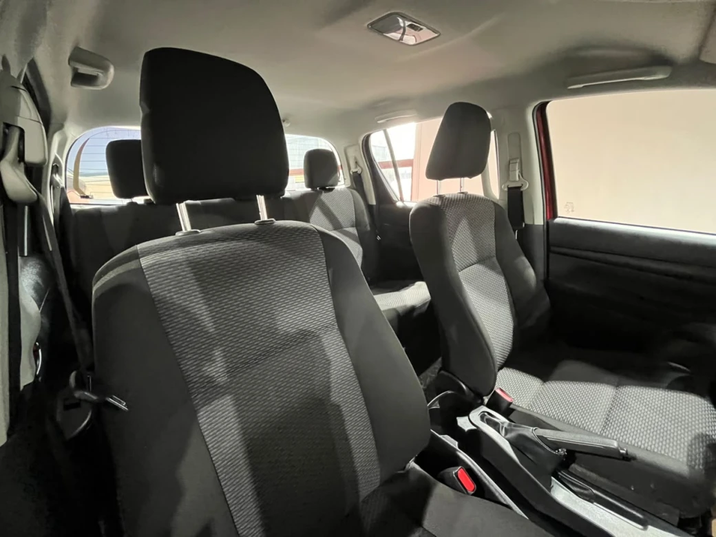 Toyota Hilux D Cab — foto 26 de 38