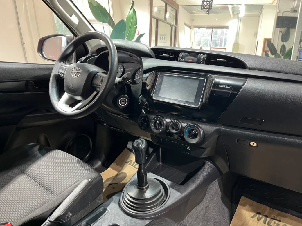 Toyota Hilux D Cab — foto 27 de 38