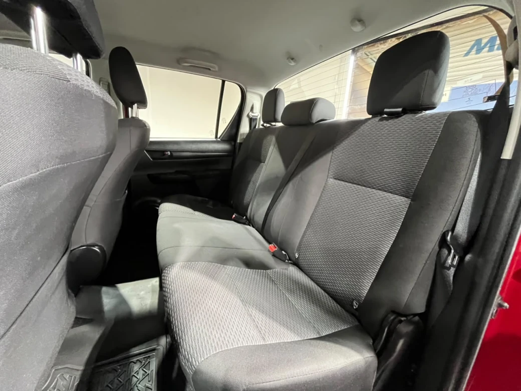 Toyota Hilux D Cab — foto 28 de 38