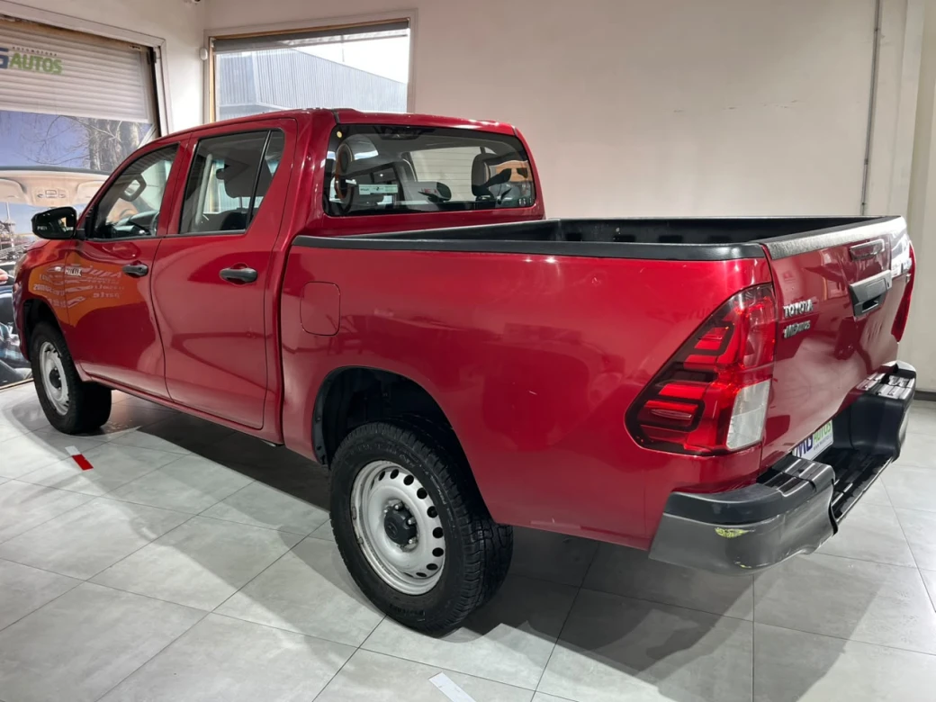 Toyota Hilux D Cab — foto 33 de 38
