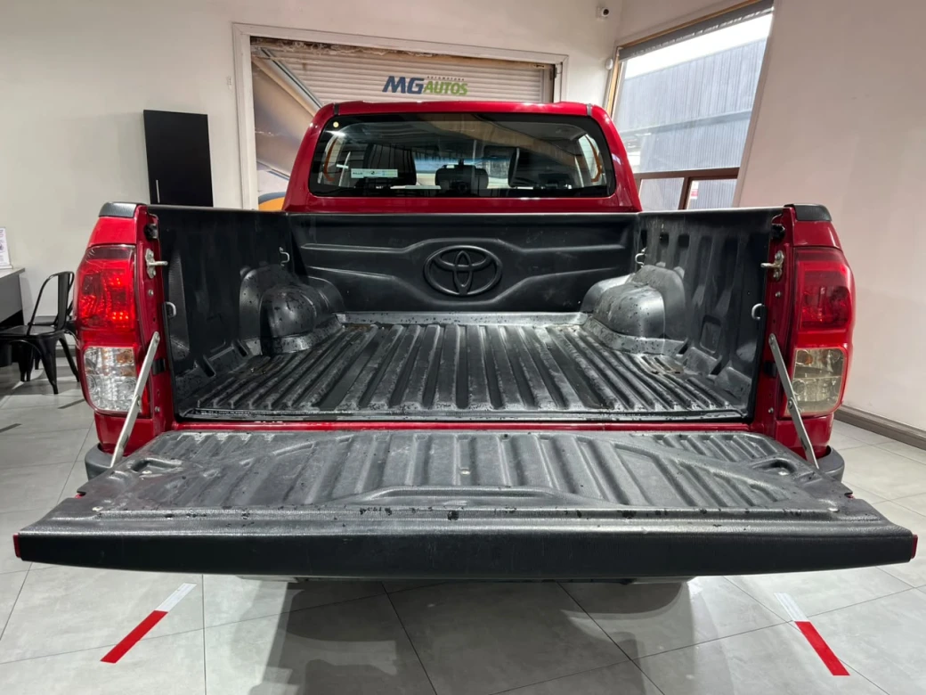 Toyota Hilux D Cab — foto 37 de 38