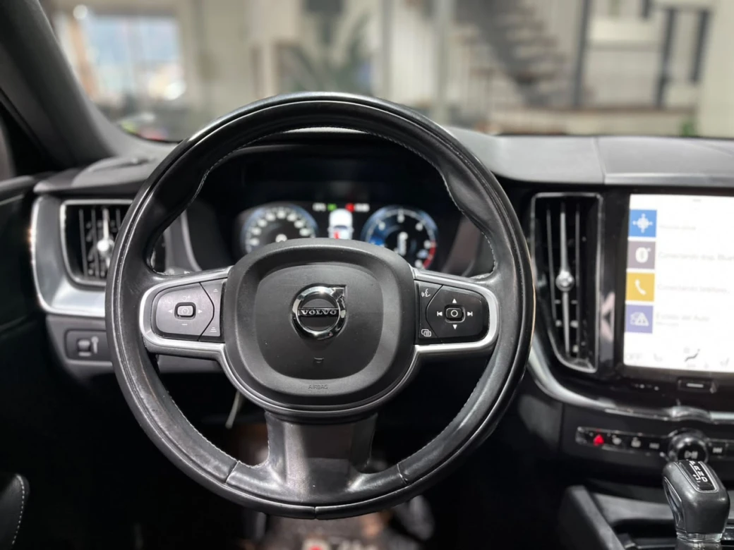 Volvo Xc60 D4 Kinetic — foto 13 de 29