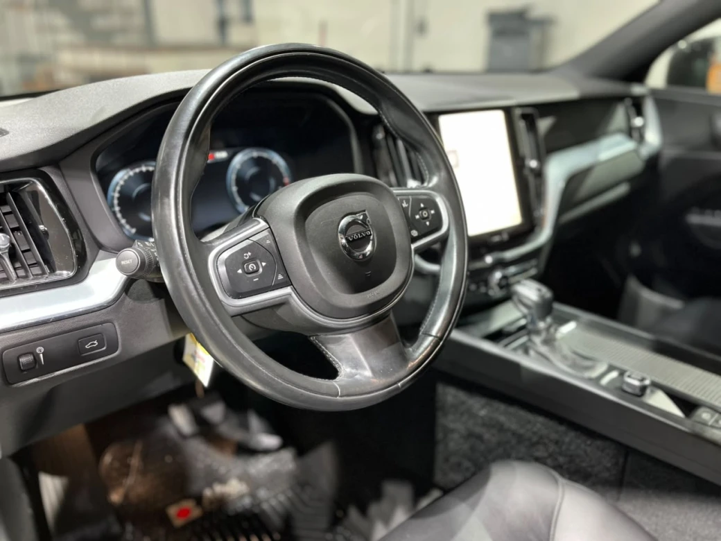 Volvo Xc60 D4 Kinetic — foto 15 de 29