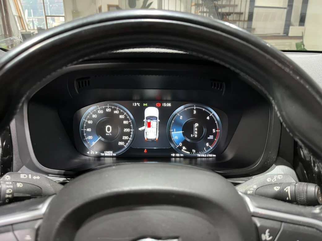 Volvo Xc60 D4 Kinetic — foto 16 de 29