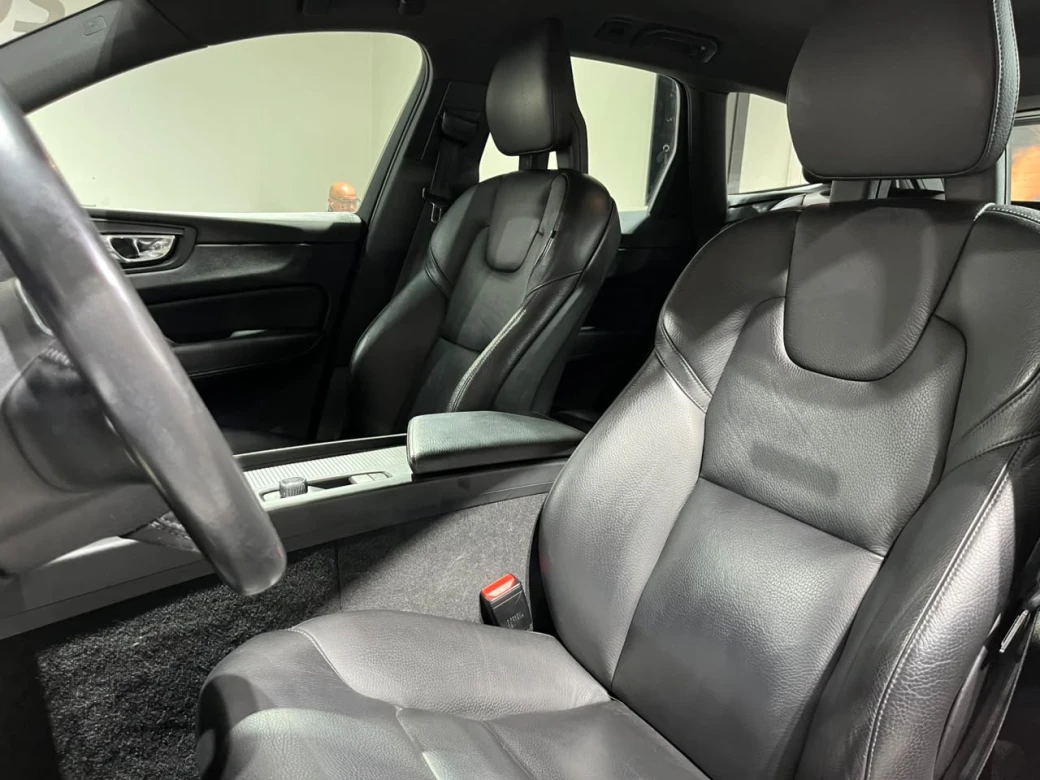 Volvo Xc60 D4 Kinetic — foto 19 de 29