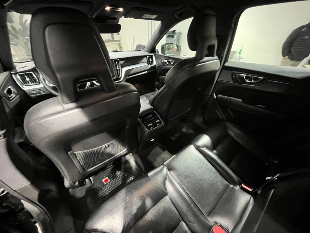 Volvo Xc60 D4 Kinetic — foto 20 de 29