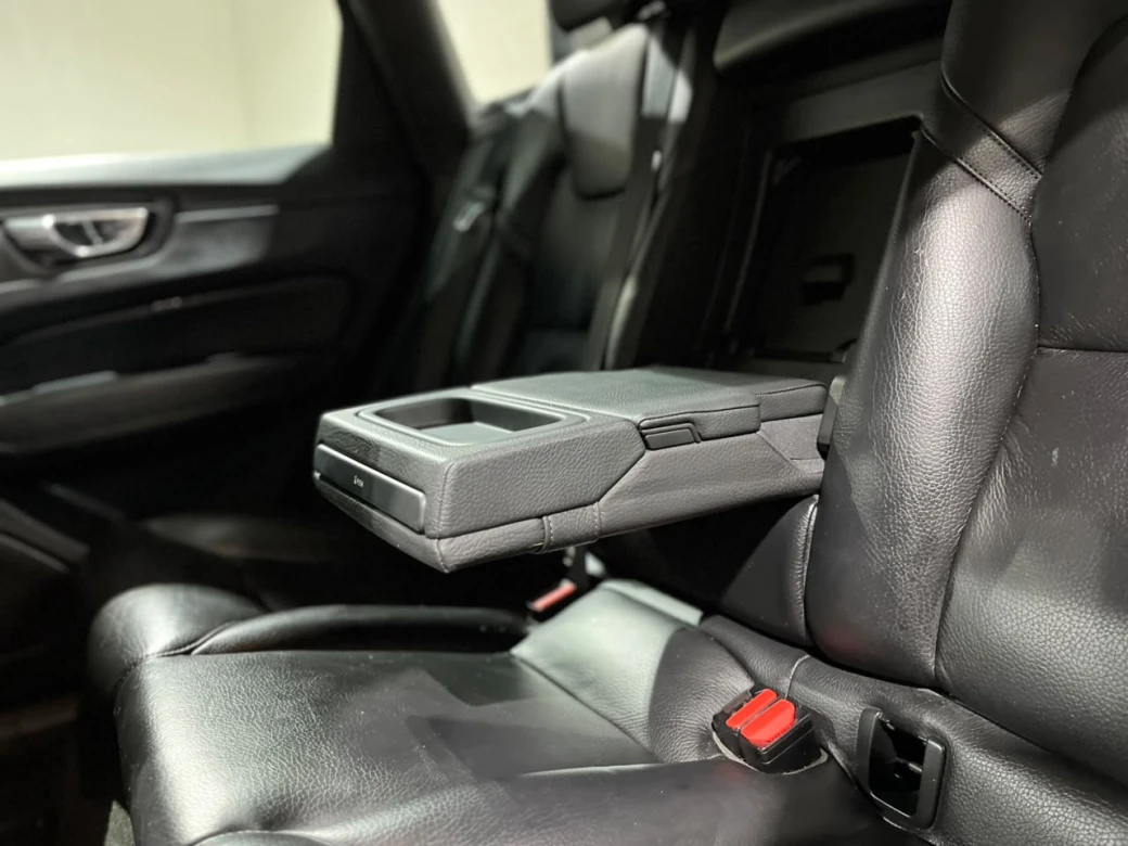 Volvo Xc60 D4 Kinetic — foto 21 de 29