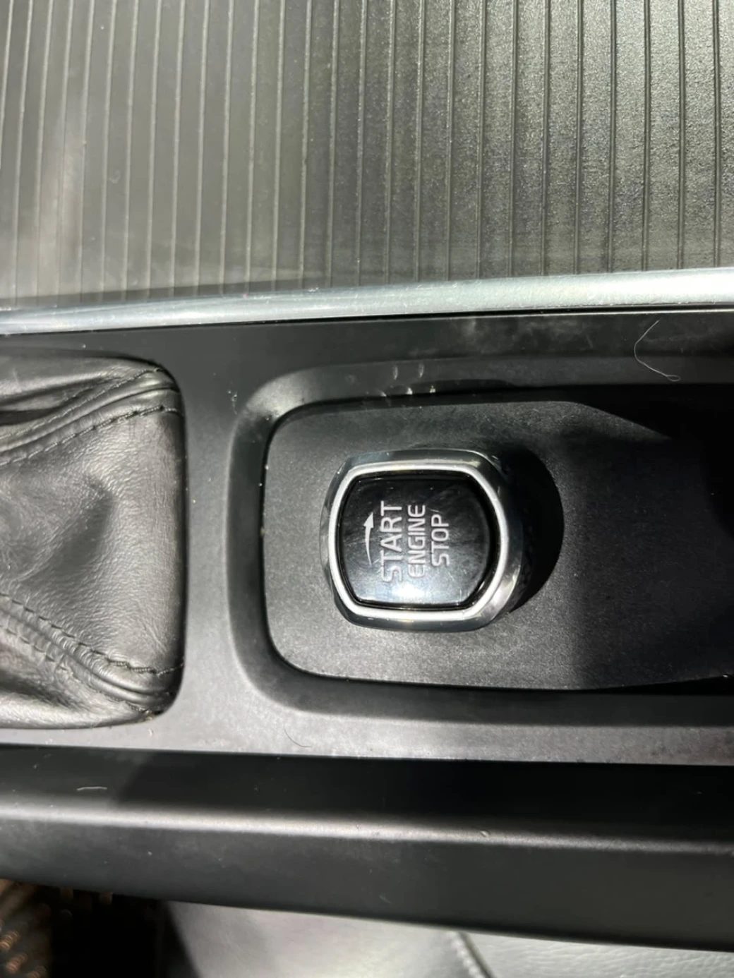 Volvo Xc60 D4 Kinetic — foto 27 de 29