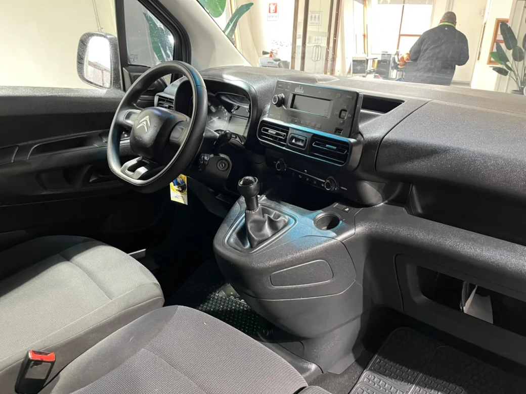 Citroën Berlingo K9 — foto 10 de 26