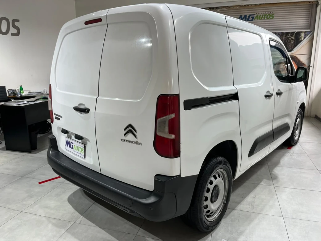 Citroën Berlingo K9 — foto 20 de 26