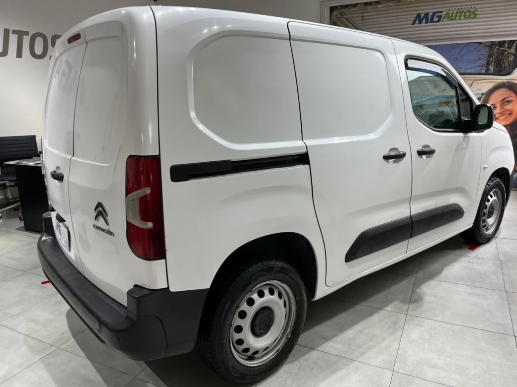 Citroën Berlingo K9 — foto 23 de 26