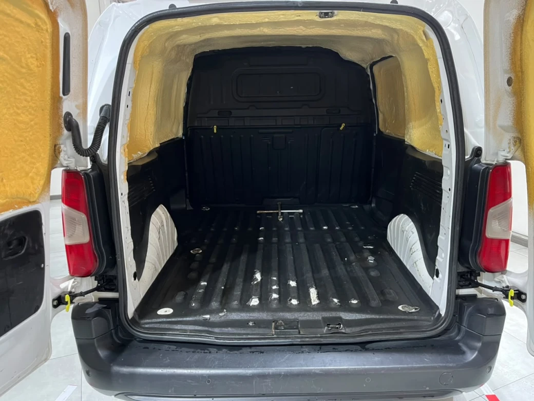 Citroën Berlingo K9 — foto 24 de 26