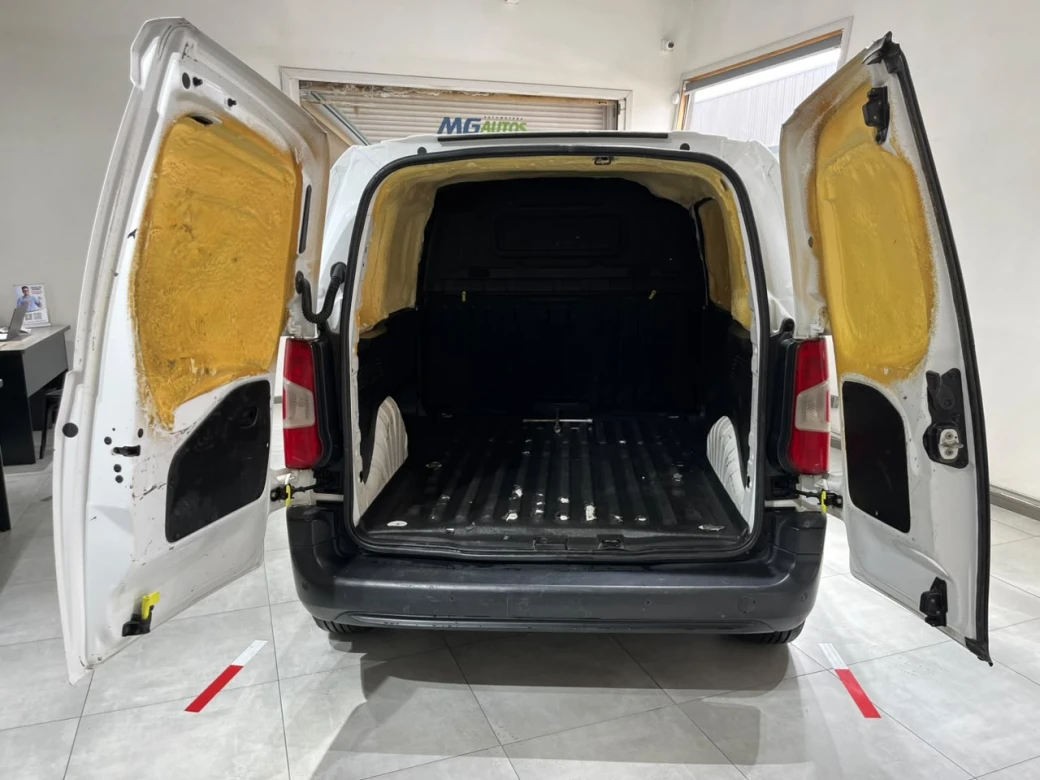 Citroën Berlingo K9 — foto 25 de 26