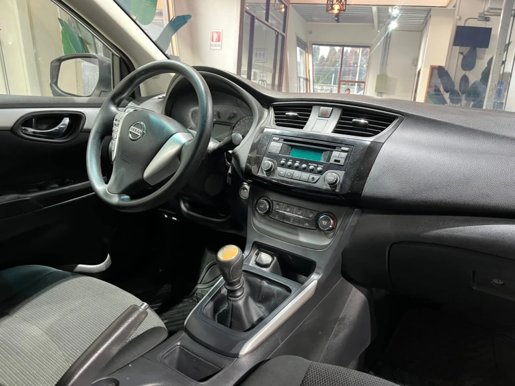 Nissan Sentra Sense — foto 3 de 32