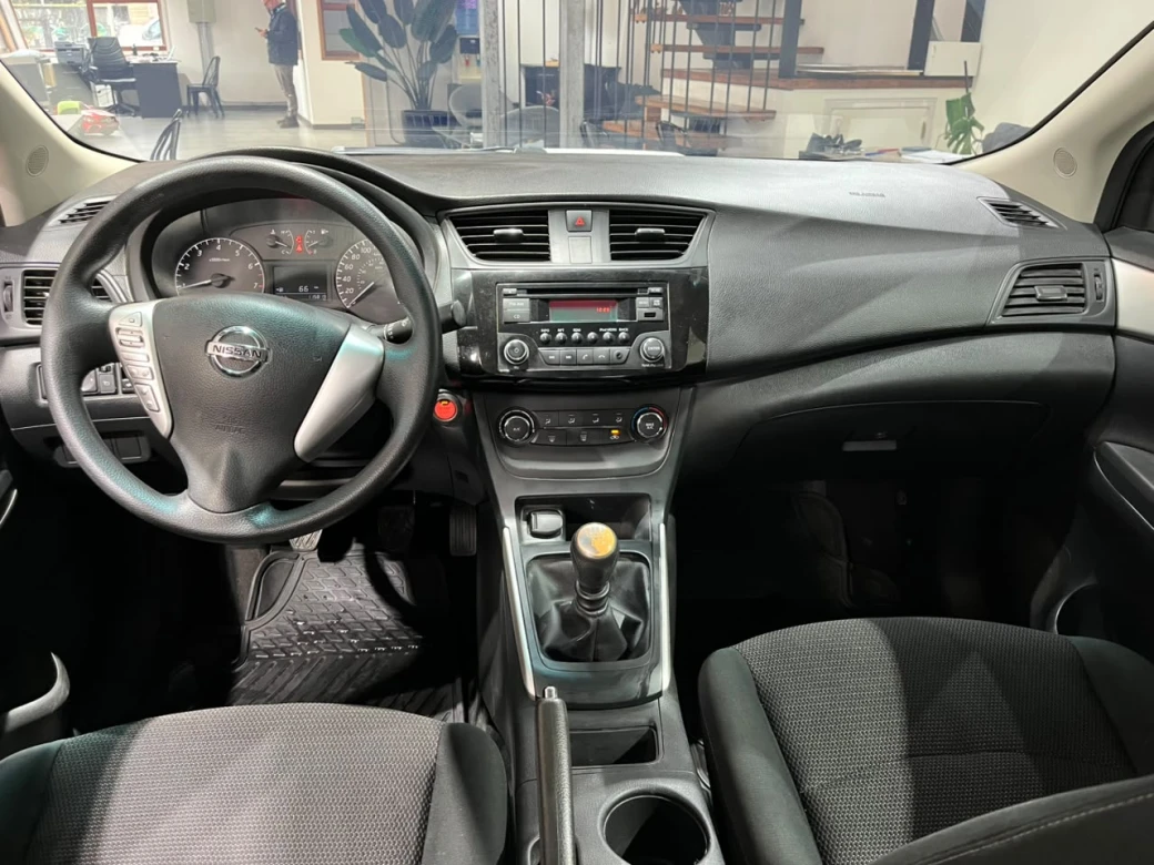 Nissan Sentra Sense — foto 5 de 32