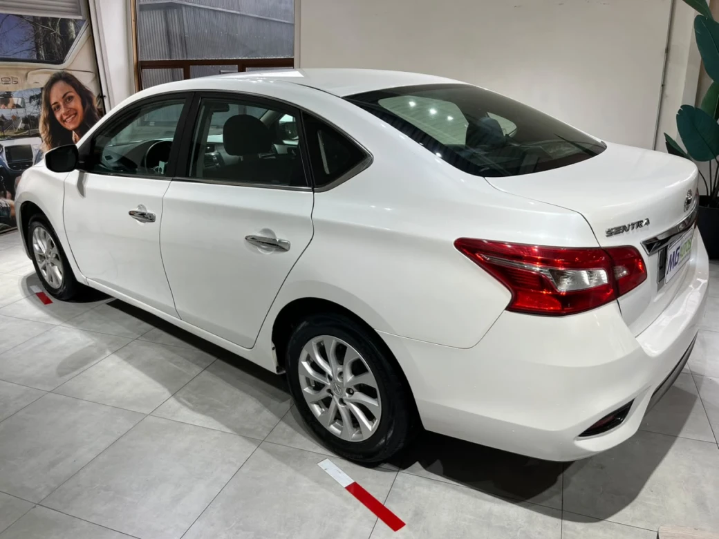 Nissan Sentra Sense — foto 8 de 32