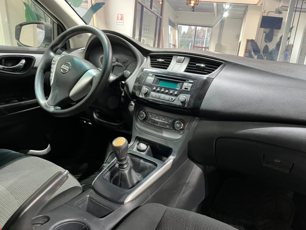 Nissan Sentra Sense — foto 12 de 32