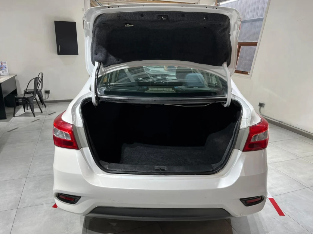Nissan Sentra Sense — foto 13 de 32