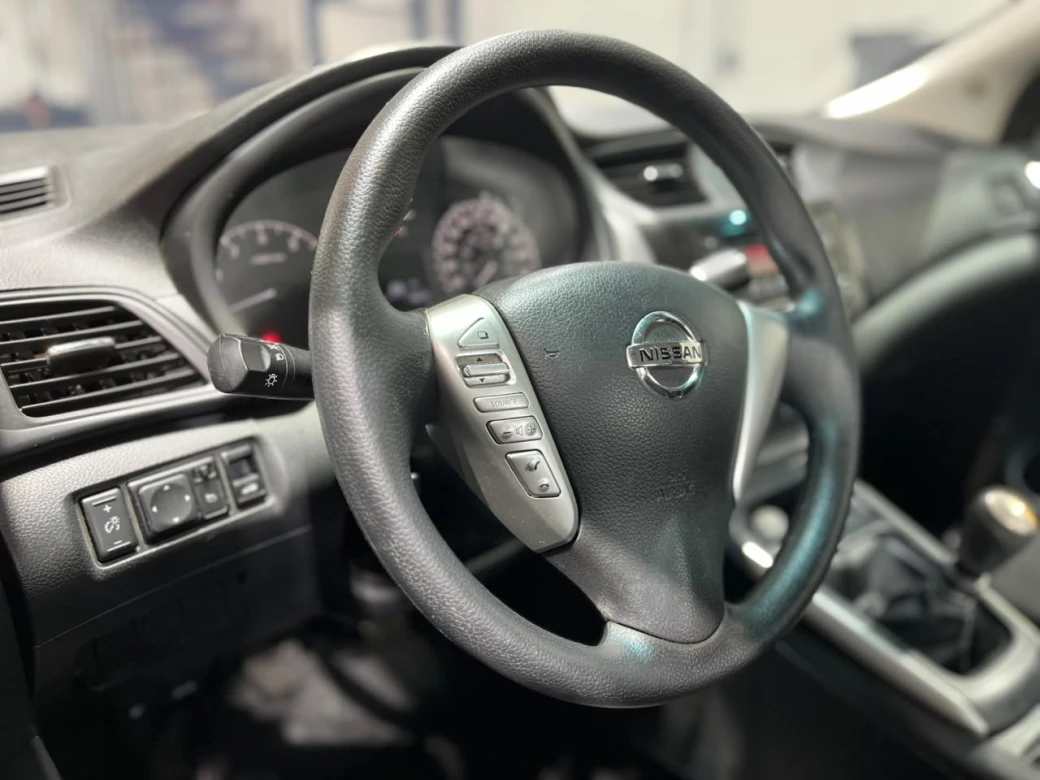 Nissan Sentra Sense — foto 14 de 32