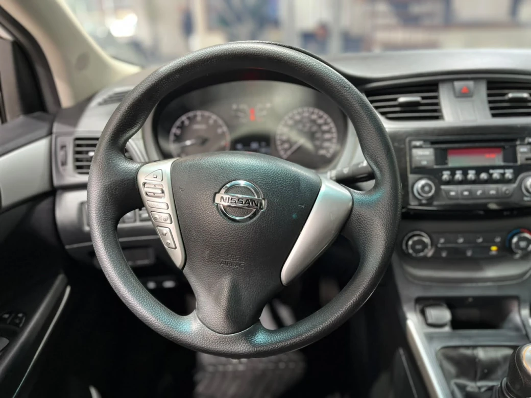 Nissan Sentra Sense — foto 17 de 32