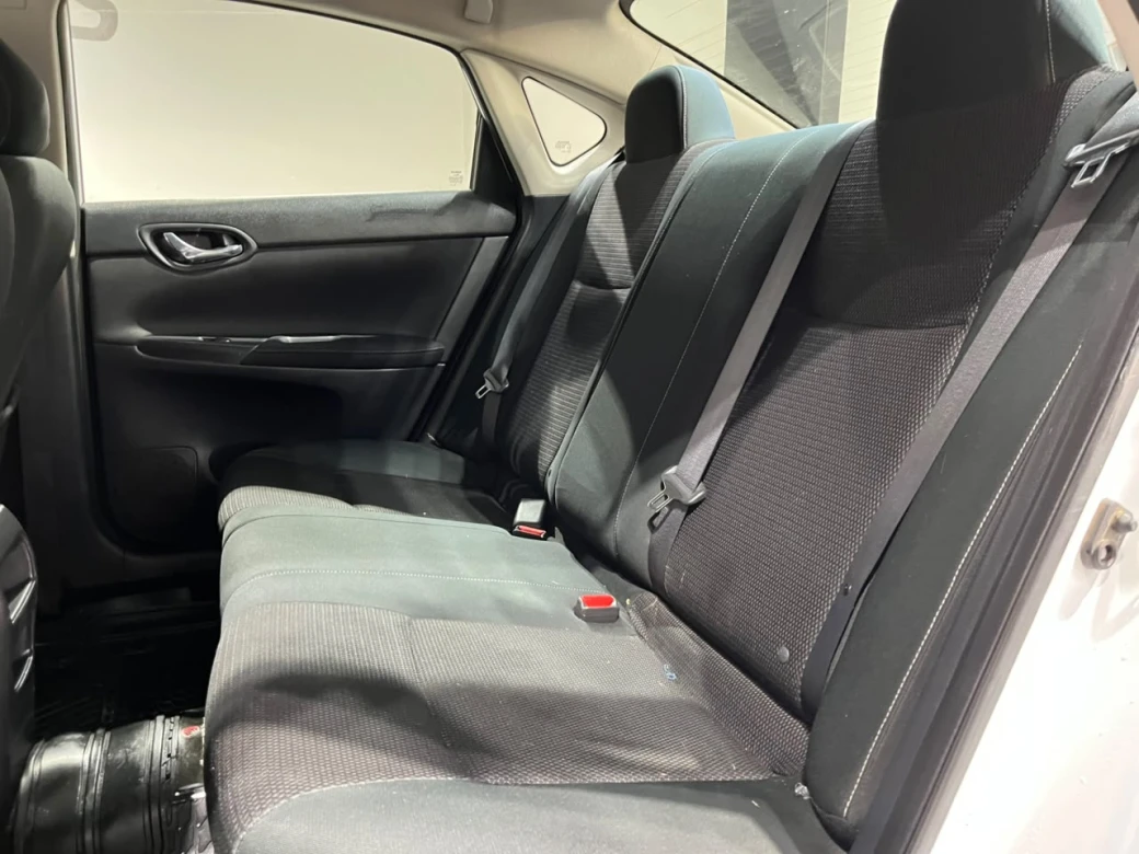 Nissan Sentra Sense — foto 18 de 32