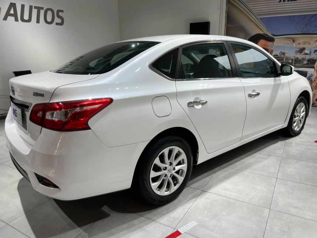 Nissan Sentra Sense — foto 21 de 32
