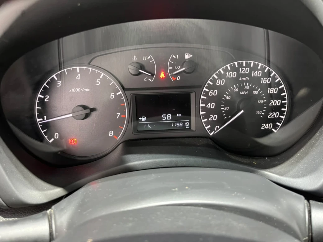 Nissan Sentra Sense — foto 26 de 32