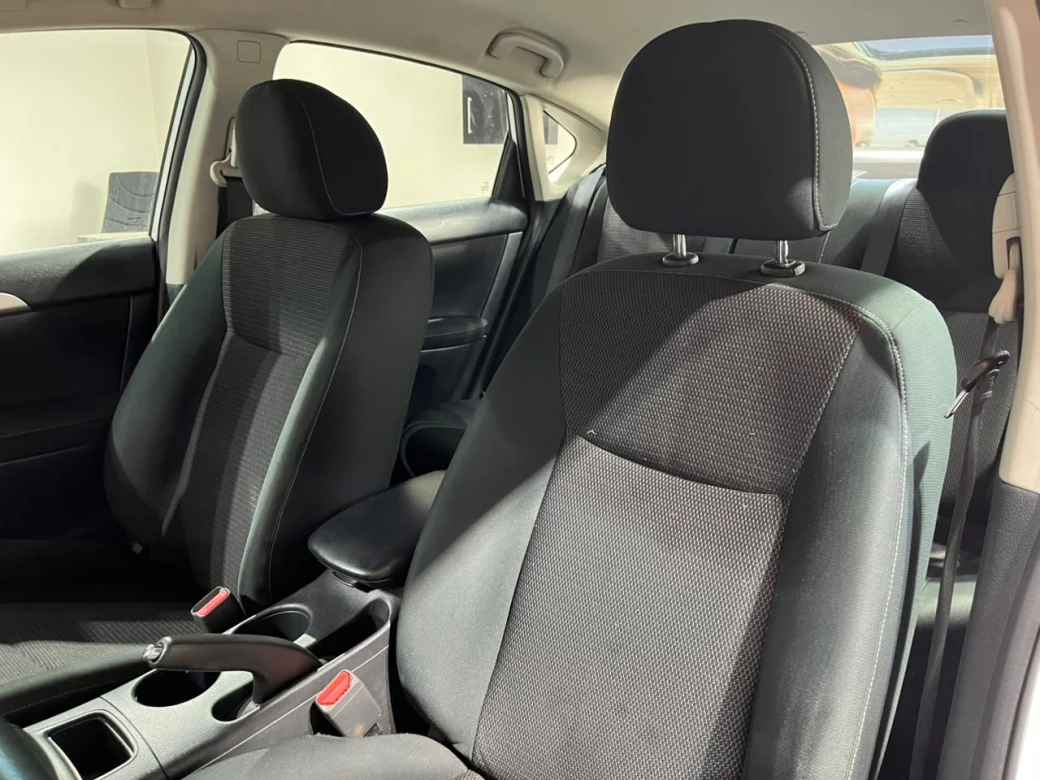 Nissan Sentra Sense — foto 29 de 32